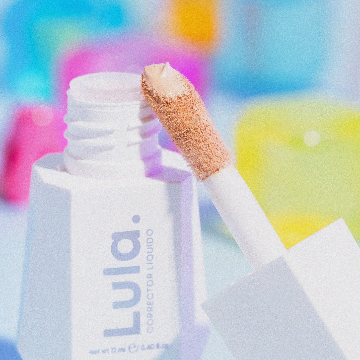 CORRECTOR LÍQUIDO – COBERTURA ALTA, TEXTURA LIGERA Y ACABADO NATURAL