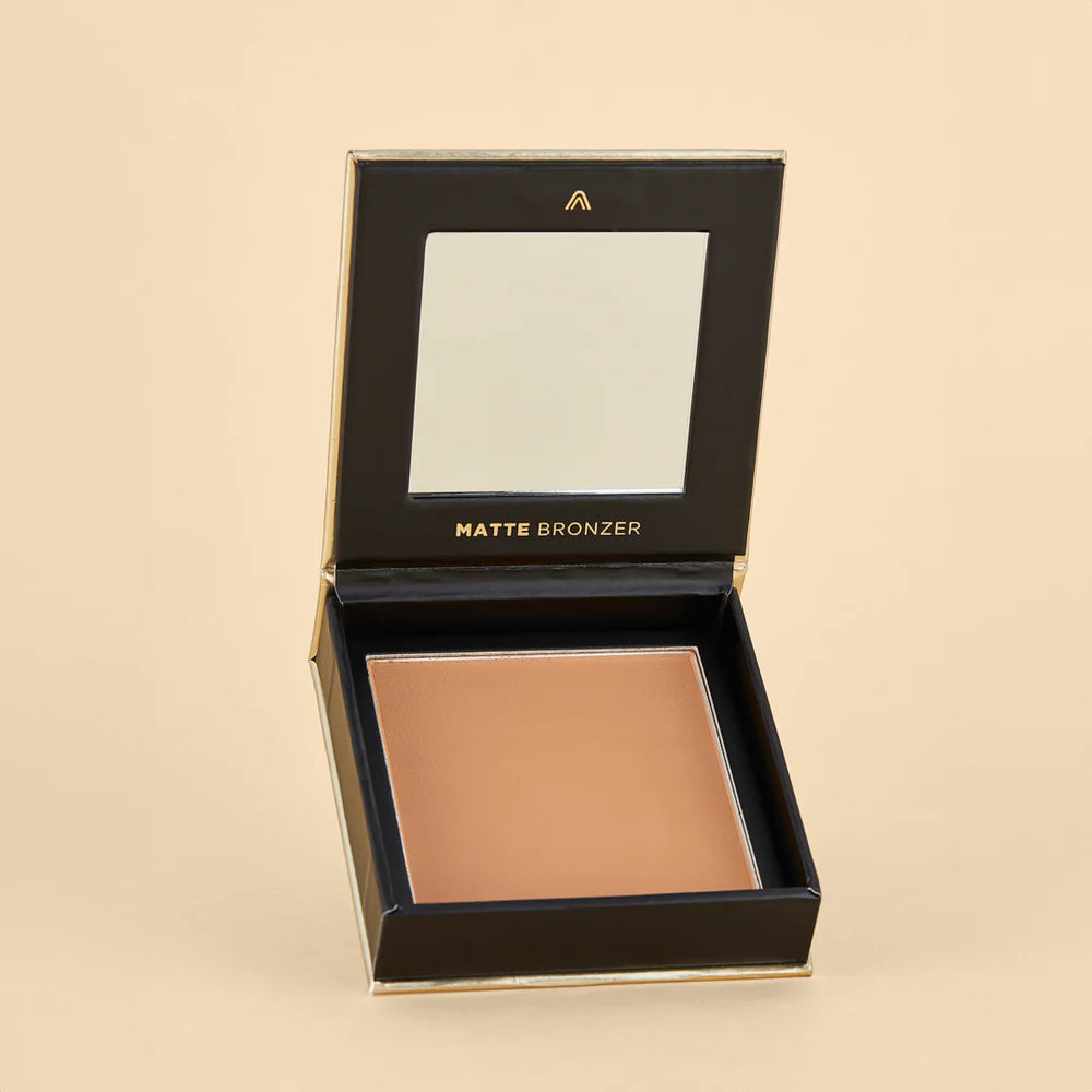 MATTE BRONZER 1ST SCENE – CALIDEZ Y DEFINICIÓN CON ACABADO PROFESIONAL