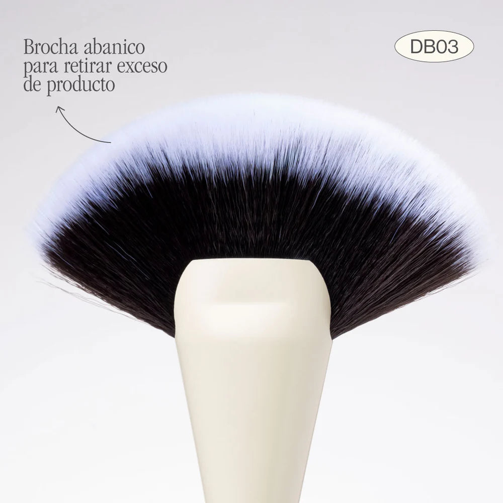 BROCHA DÚO CONTORNO Y ABANICO – DEFINICIÓN & LUMINOSIDAD EN UNA SOLA HERRAMIENTA